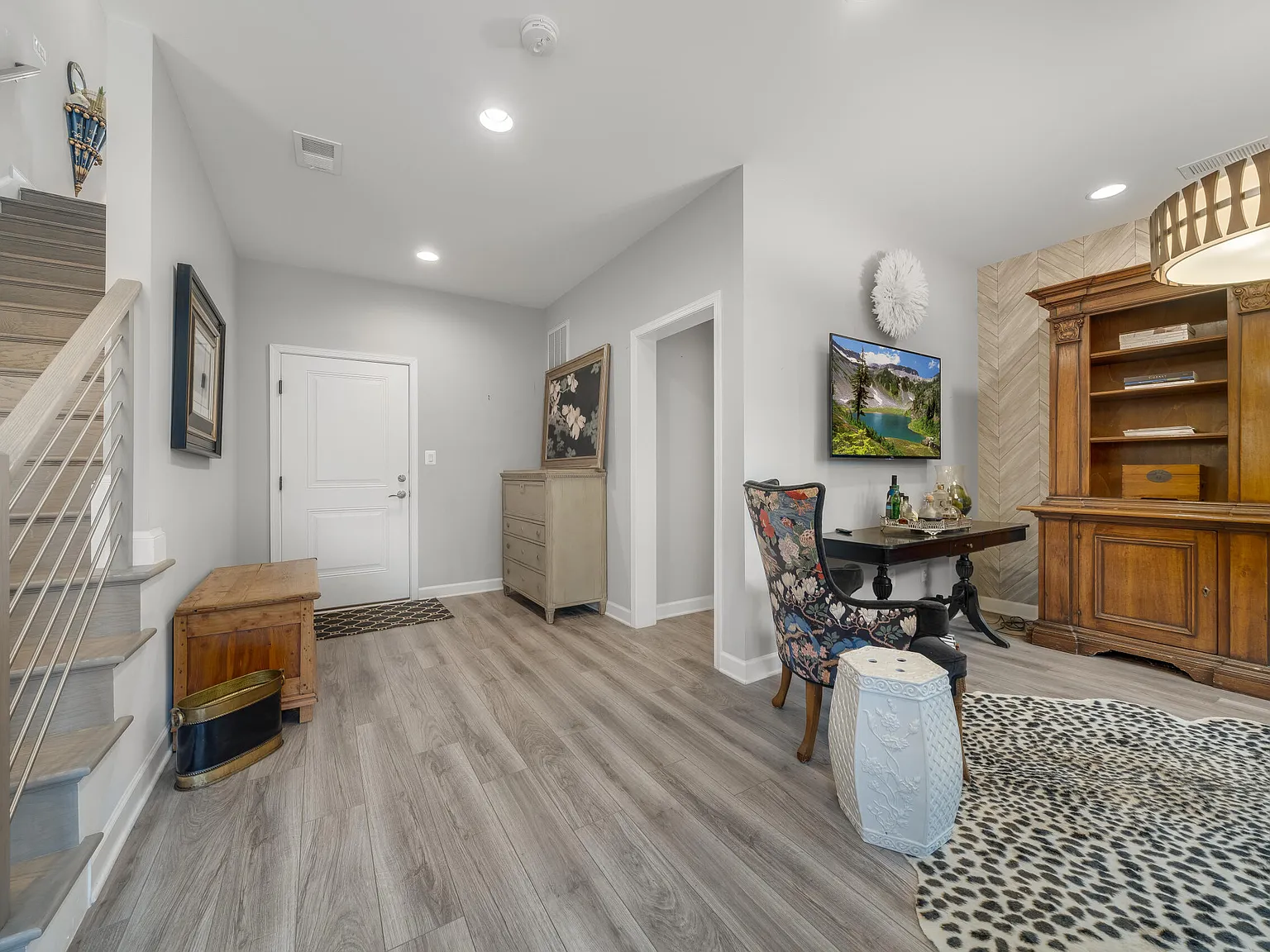 3 bed, 2160 sqft, $4,500 — Photo 3