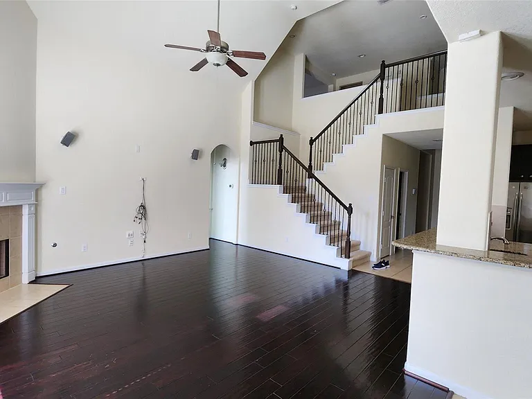 2318 Nashmor Dr — Photo 9