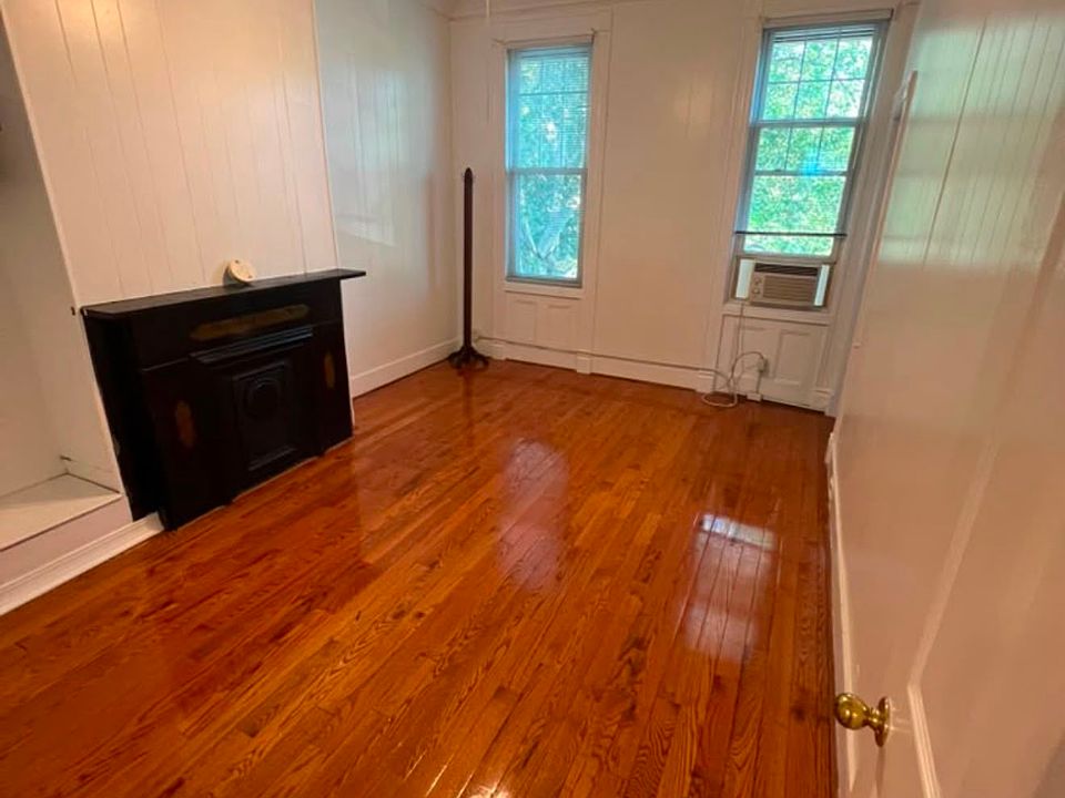 1st image of 992 Hart St #2
