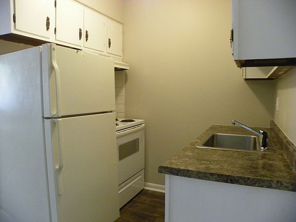 5th image of 1465 Meadowview Dr #5