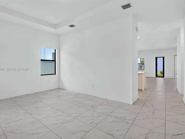 4574 SW 173rd Ave — Photo 4