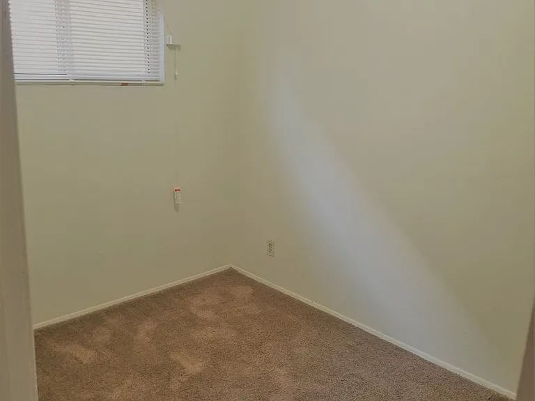 528 Vermont Street NE — Photo 10