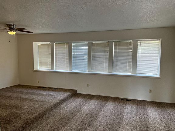 2nd image of 1405 Emigrant Way