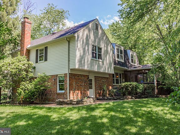3rd image of 9847 Marcliff Ct