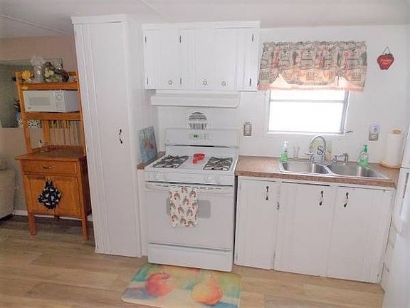 5th image of 11024 Redbird Dr