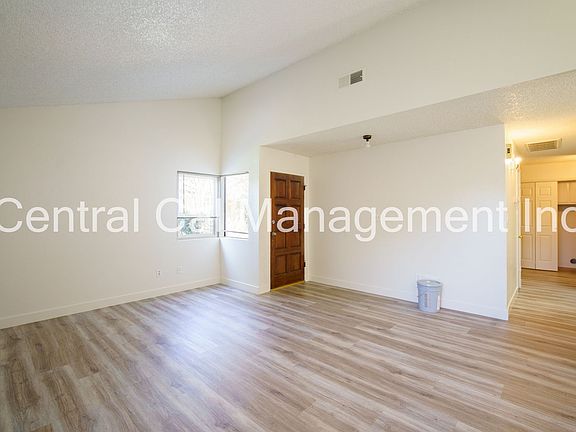 5th image of 5905 Auburn Oaks Dr #D