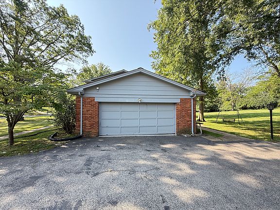 3rd image of 1133 Westmoor Pl