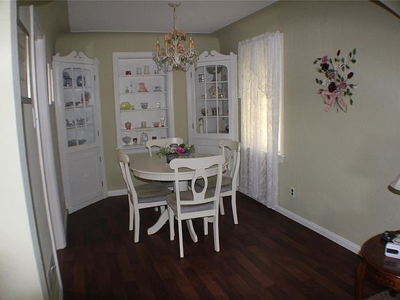 4th image of 631 Ellwine Dr