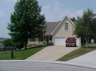 821 Stonecrest Dr, Lansing, KS 66043