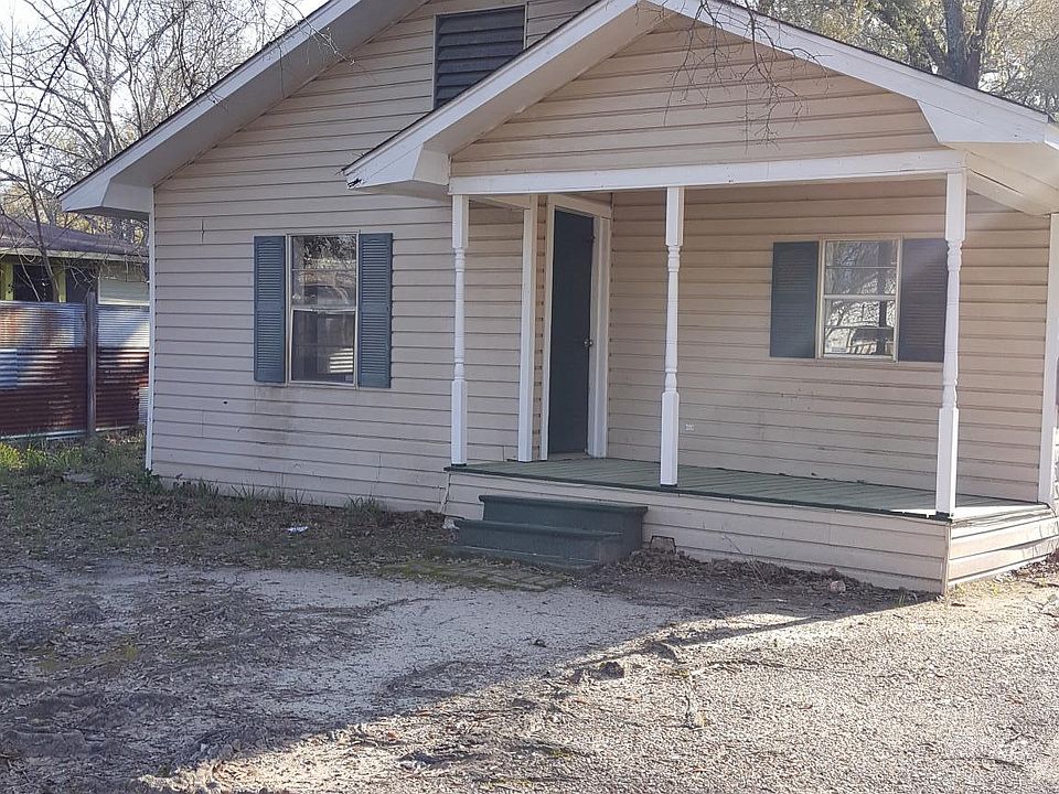 2nd image of 225 Lilac St