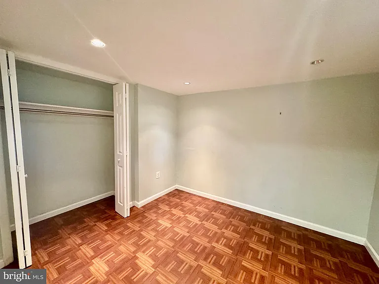 204 S Irving St — Photo 18