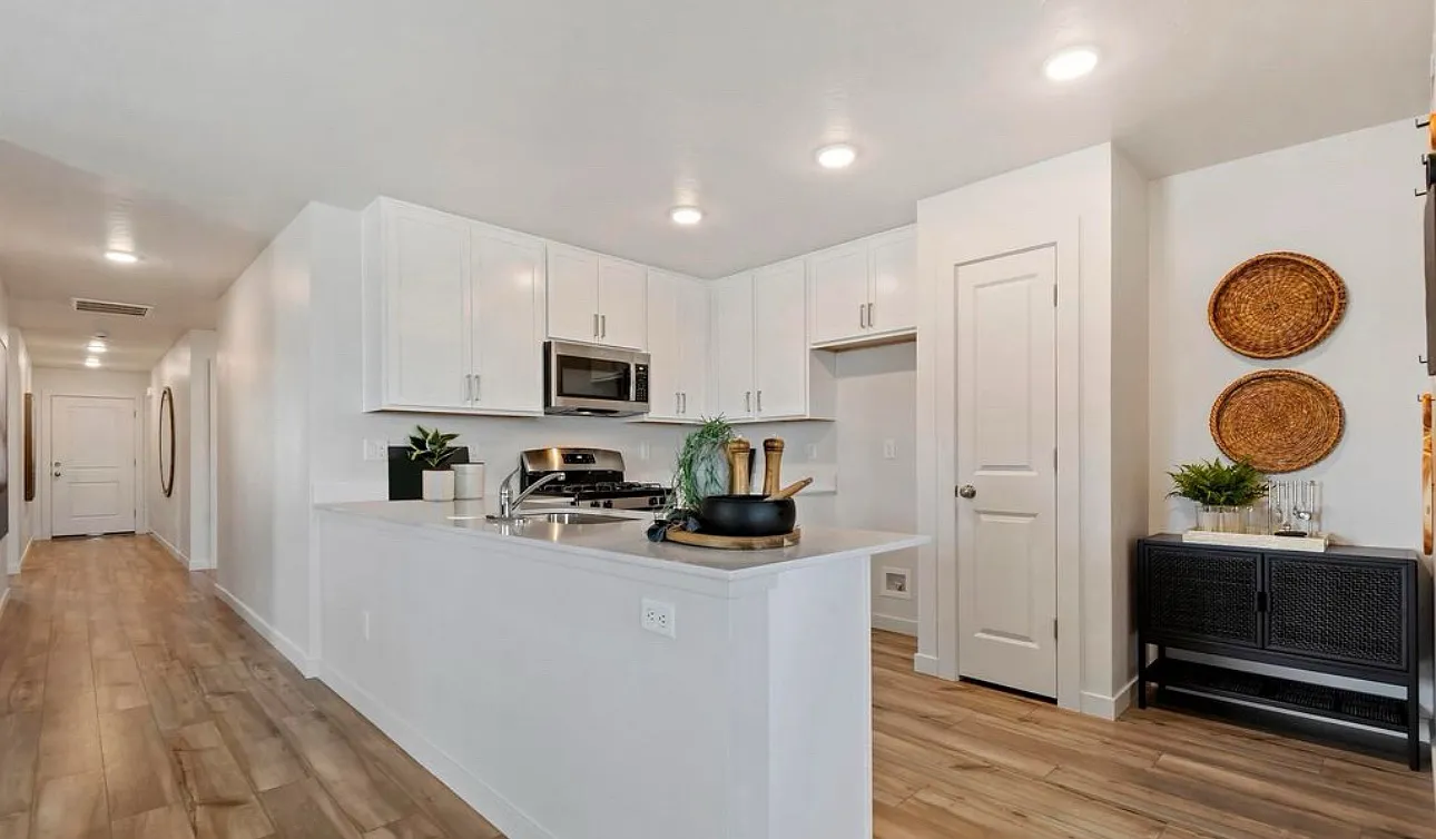 4 bed, 1667 sqft, $2,200 — Photo 2