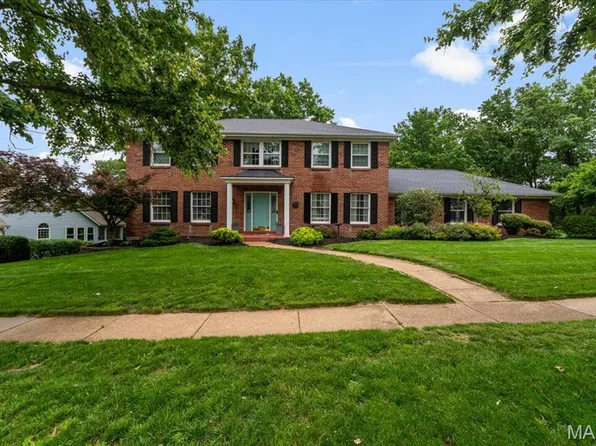 2416 Powders Mill Dr, Chesterfield, MO 63005