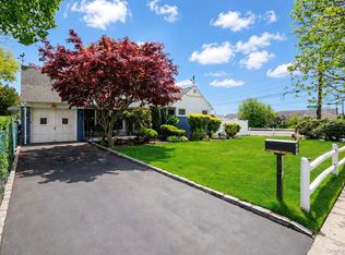 1221 Wantagh Oaks Gate, Wantagh, NY 11793