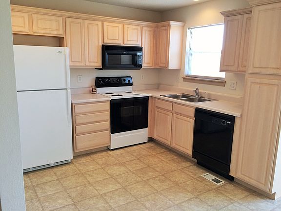 Refrigerator, Dishwasher, Microwave, Stove Included