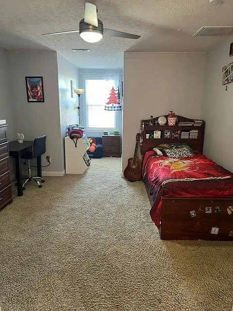 4 bed, 2.5 bath, 2278 sqft, $2,300 — Photo 2