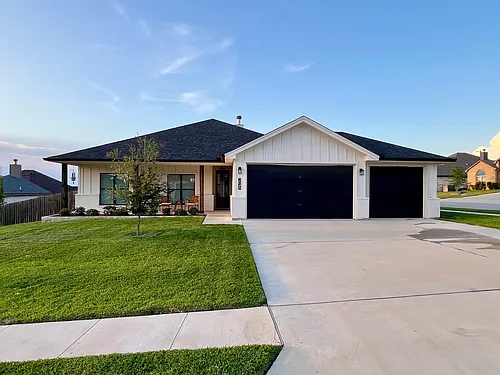 2045 Horatio St Photo 1