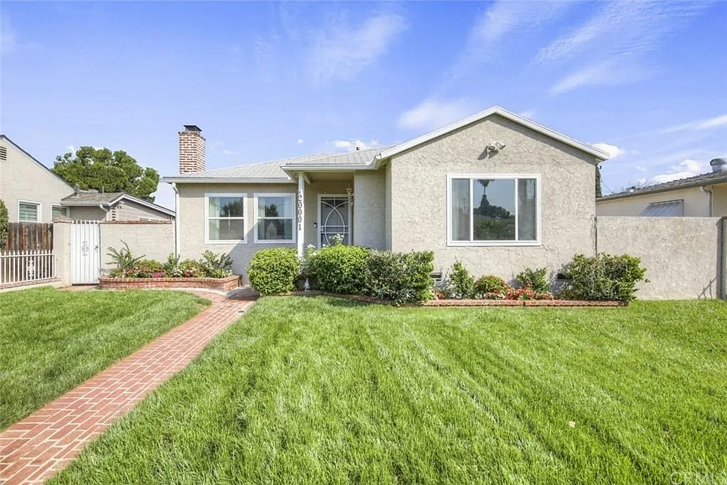 3 bed, 1268 sqft, $4,200 — Photo 1