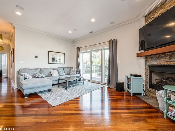 3rd image of 4809 N California Ave APT 2N