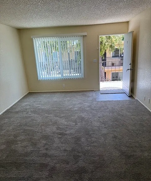 162 Linda Way — Photo 6