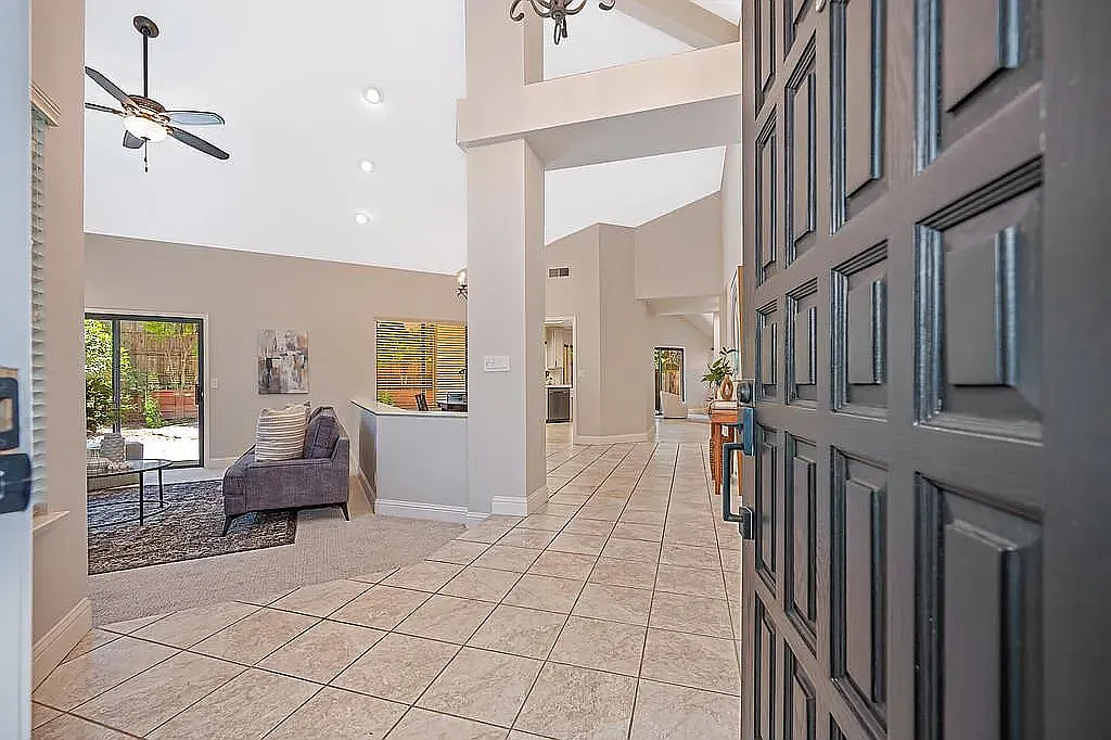 3 bed, 1844 sqft, $3,650 — Photo 4