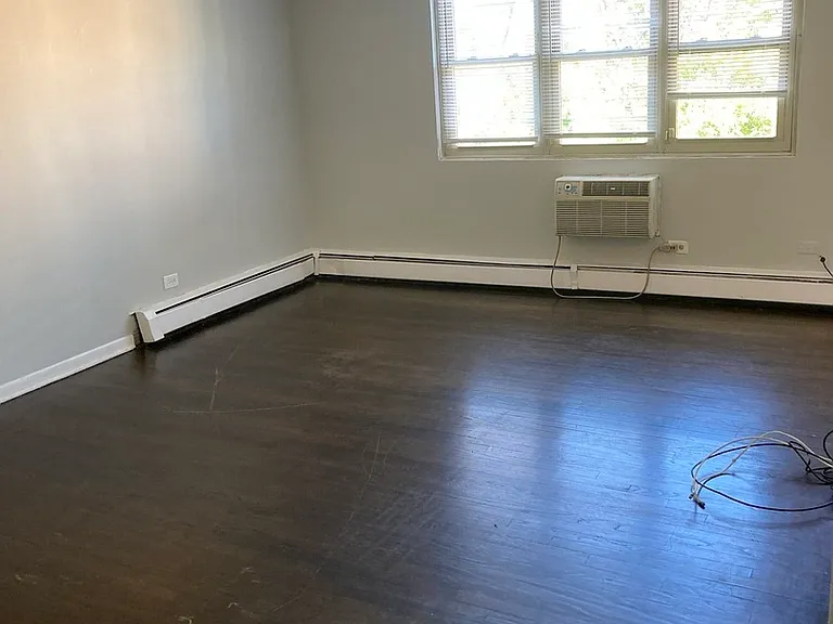 2420 W Berwyn Ave #304 — Photo 2