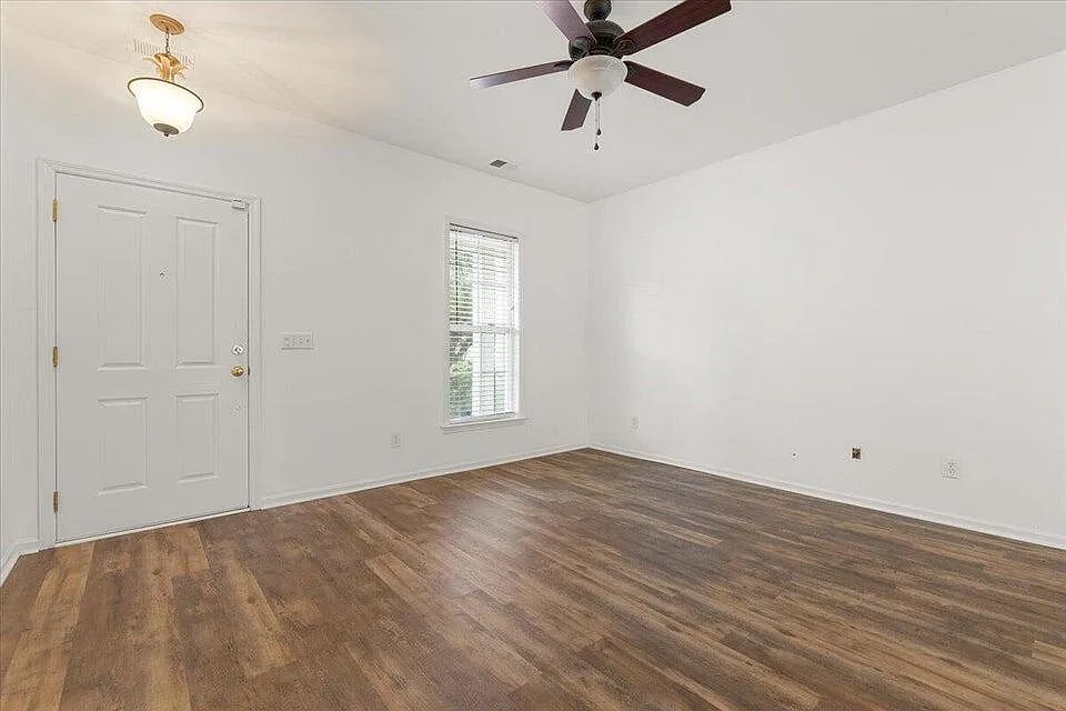 3 bed, 2.0 bath, 1486 sqft, $2,095 — Photo 4