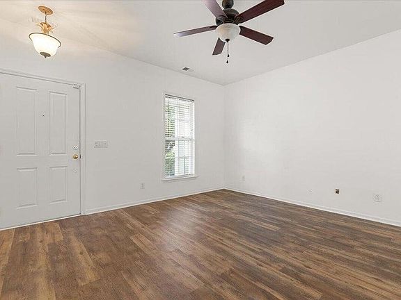 4th image of 217 Trillium Ave