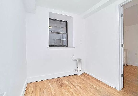 3rd image of 229 E 53rd St APT 5R