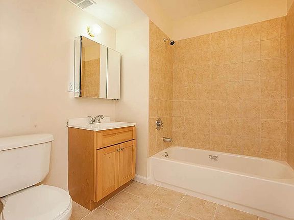 4th image of 2627 2nd St APT 3G