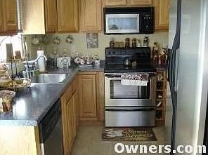 4th image of 3 Elmwood Cir