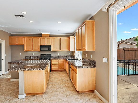 5th image of 9454 Priscilla Ln