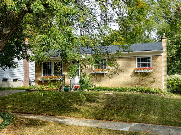 3rd image of 2104 Winewood Ave