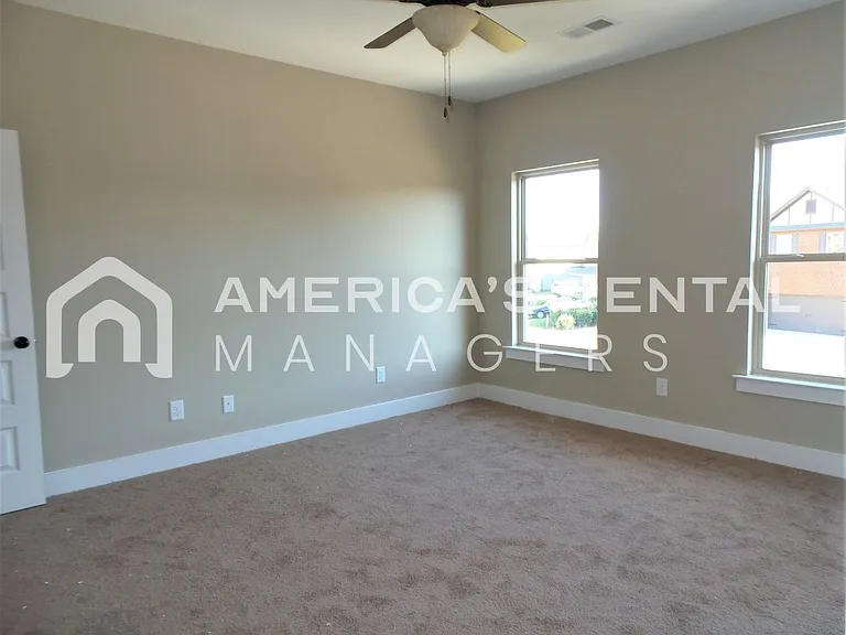6451 Cheshire Cove Dr — Photo 13