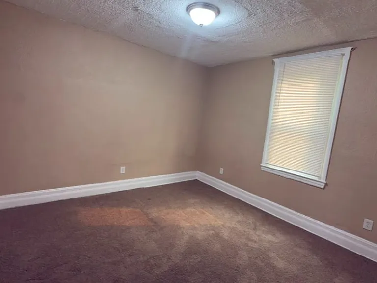 2152 Fairview St — Photo 7