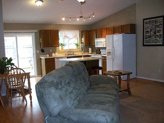 5th image of 253 3/4 E Lynwood St