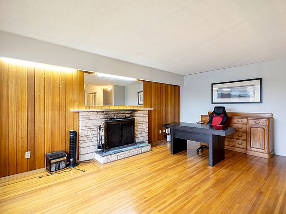 3rd image of 7969 Cambie St