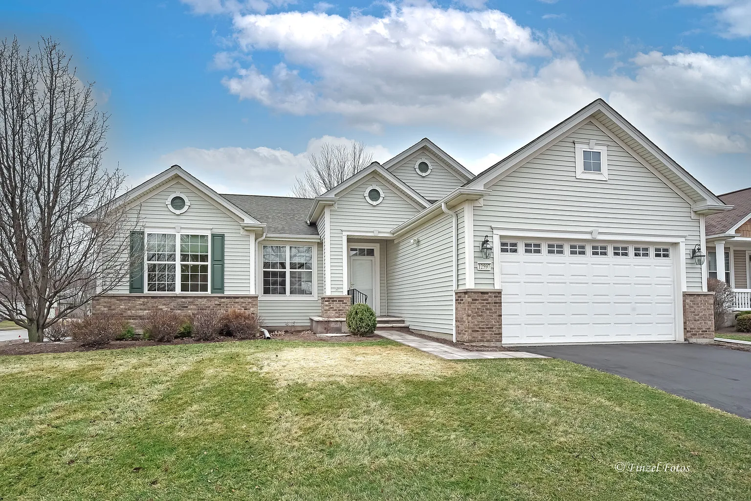 12597 Oak Grove Dr photo 1