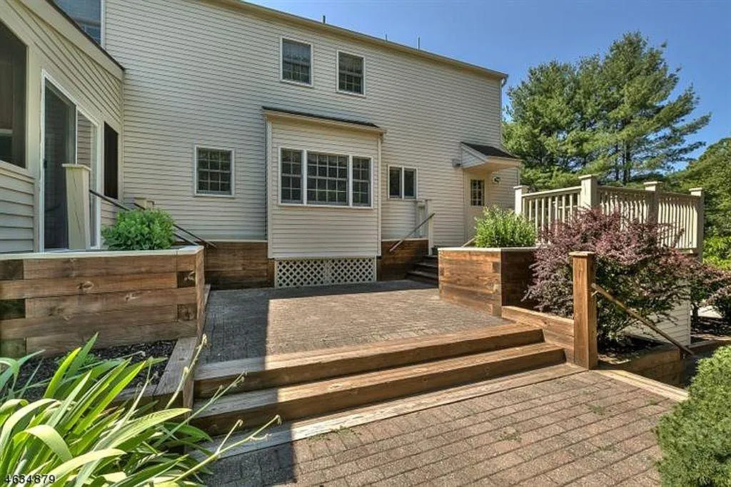 20 Sunrise Cir — Photo 3