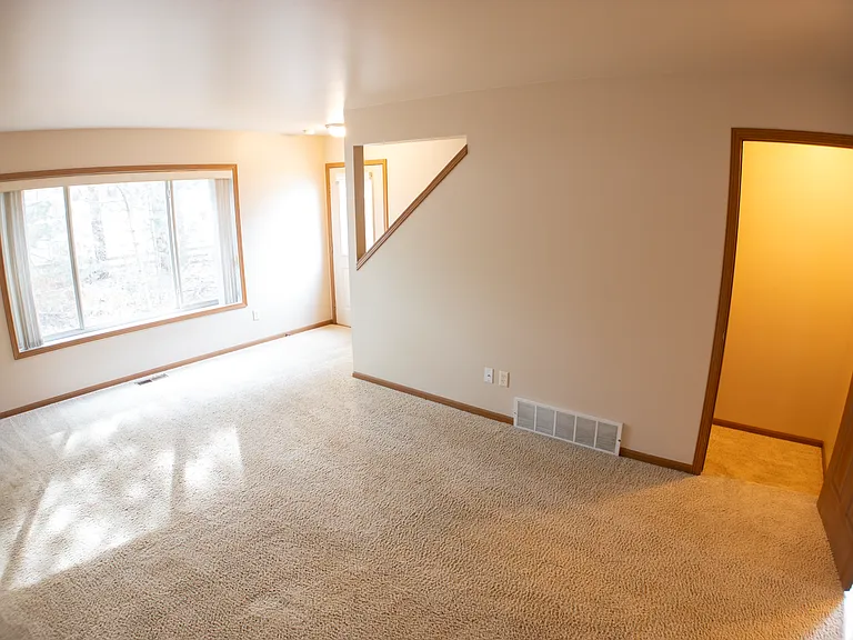 3913 Sterling Dr — Photo 7