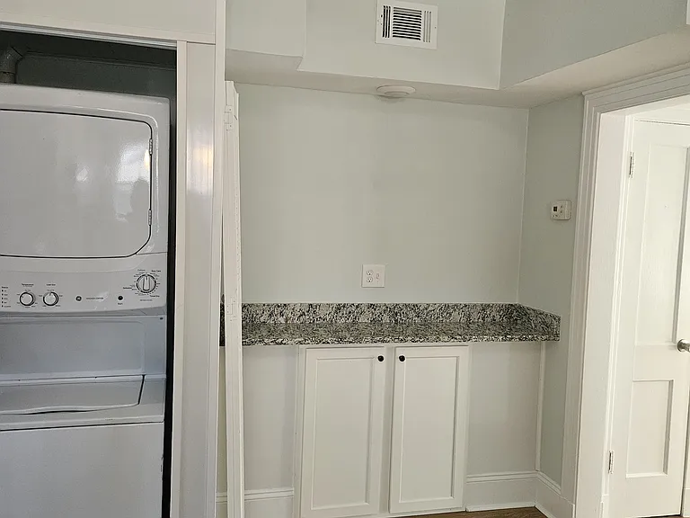 46 W 11th St — Photo 31