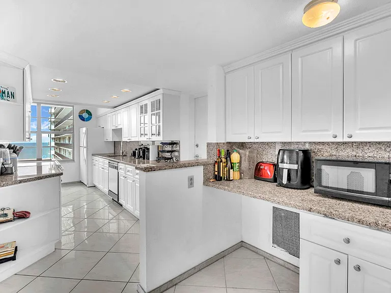 4280 Galt Ocean Dr #14F — Photo 12