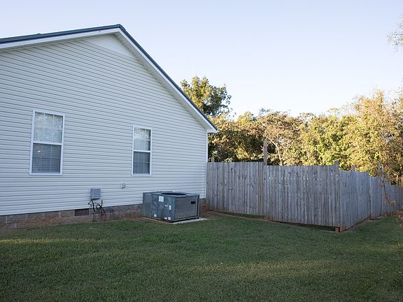 4th image of 317 Strawberry Dr
