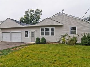 228 E Clarendon Dr, Round Lake Beach, IL