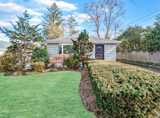 4521 Iris Ln, Great Neck, NY 11020