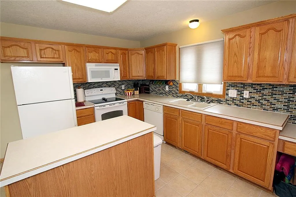3 bed, 1432 sqft, $2,000 — Photo 3