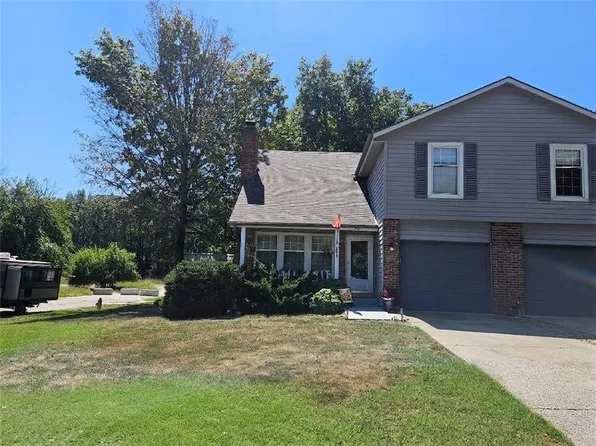 201 W Foxwood Dr, Raymore, MO 64083