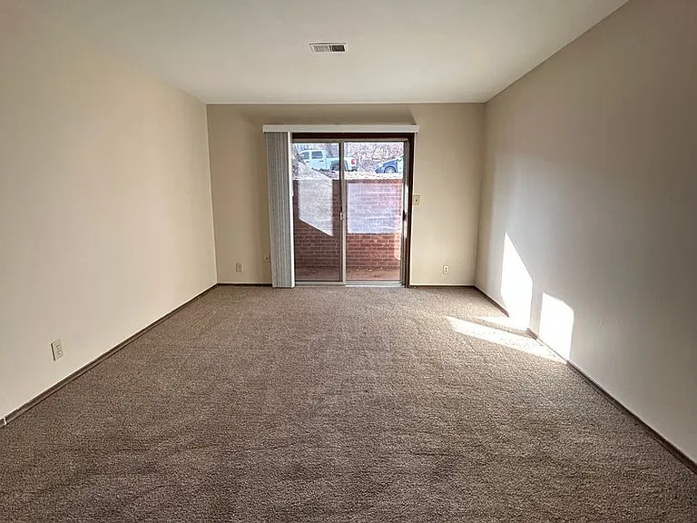 915 N 48th Ave — Photo 1