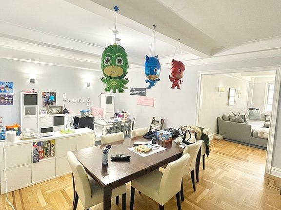 4th image of 235 W 76th St #4B