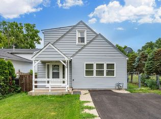 229 Wildwood Dr, Round Lake Beach, IL 60073